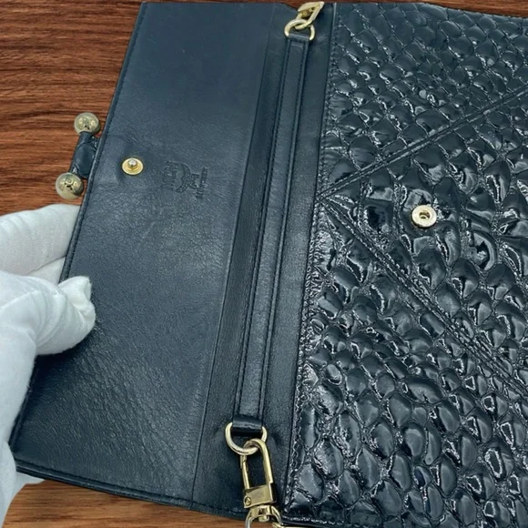 MCM Crocodile-Patterned Shoulder Bag with Gold Chain - Picture 5 of 6